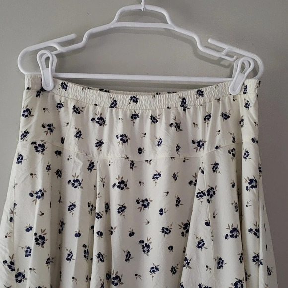Old Navy Floral Skirt Medium Godet Cream Blue Cottage Prairie Coquette Feminine - Picture 2 of 12